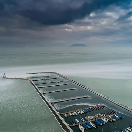 In 18368 バラトンフェニヴェシュ